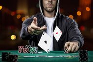 Как покерный тренажер помогает в онлайн тренировке?